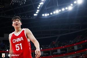 解说：给杨瀚森搭阵容 得给他配打球比较聪明、摇摆性强的侧翼