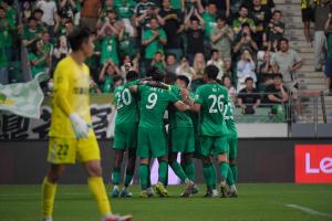 双杀！国安1-0送三镇9轮不胜 拉莫斯头槌制胜张稀哲疑似重伤伤退