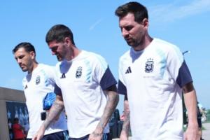 “两大护卫”！梅西ins晒照，与德保罗、帕雷德斯前往训练场