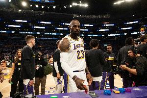Lowe：41.5岁的詹姆斯仍然能引爆推特的NBA圈子 真是难以置信