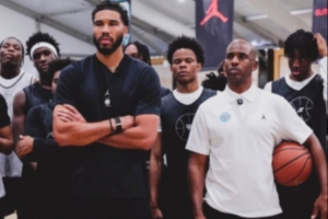 塔图姆与克里斯·保罗刻苦训练！保罗还指导塔图姆8岁儿子练球