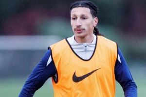 官方：热刺20岁中场阿赫姆里奇租借英甲莱顿东方，租期1年