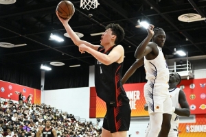 媒体人：中国男篮老是让杨瀚森去低位硬凿 违背了现在的篮球潮流