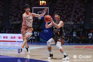 媒体人：石奎/柳锐均不参加CBA选秀 石奎加盟金牛 柳锐也考虑NBL